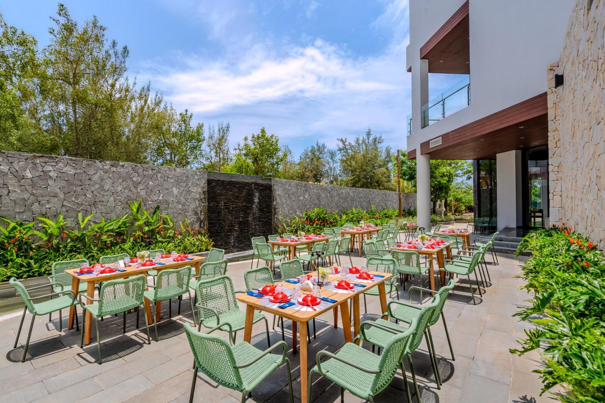 Poseido Hotel Quang Binh Донгхой Экстерьер фото