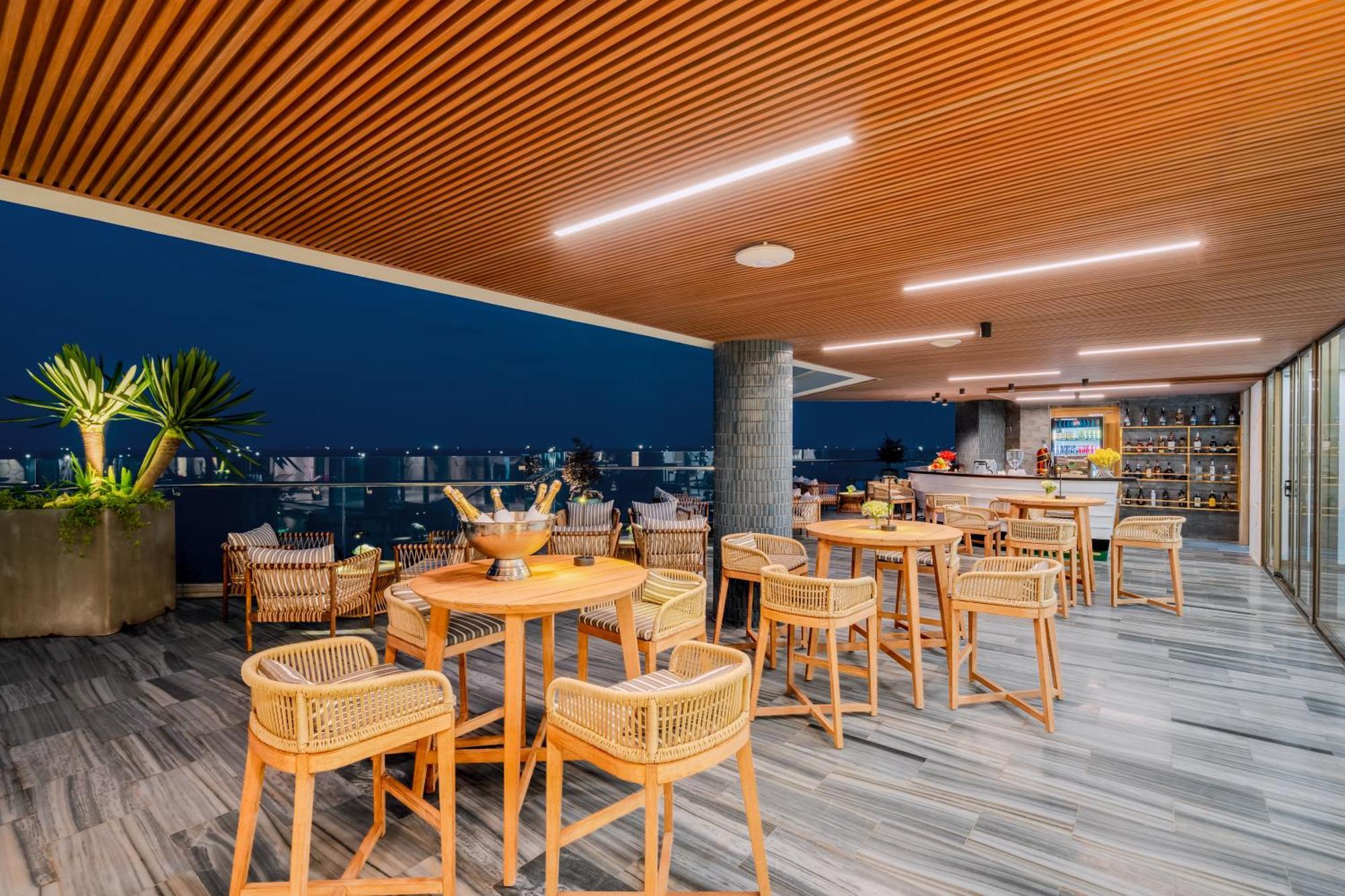 Poseido Hotel Quang Binh Донгхой Экстерьер фото