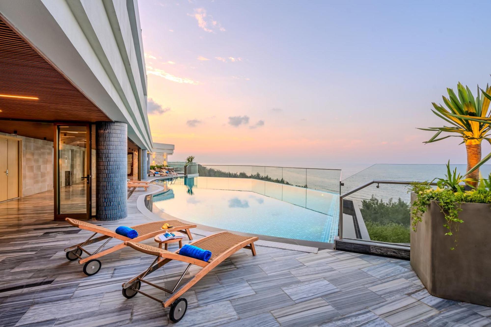 Poseido Hotel Quang Binh Донгхой Экстерьер фото