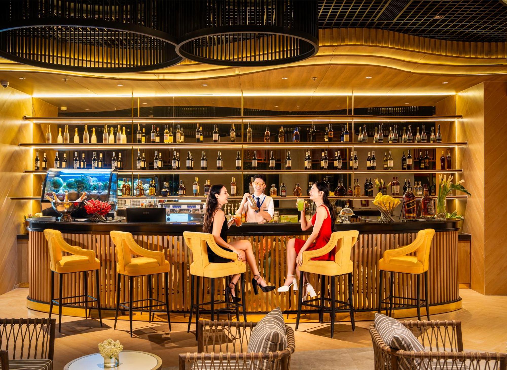 Poseido Hotel Quang Binh Донгхой Экстерьер фото