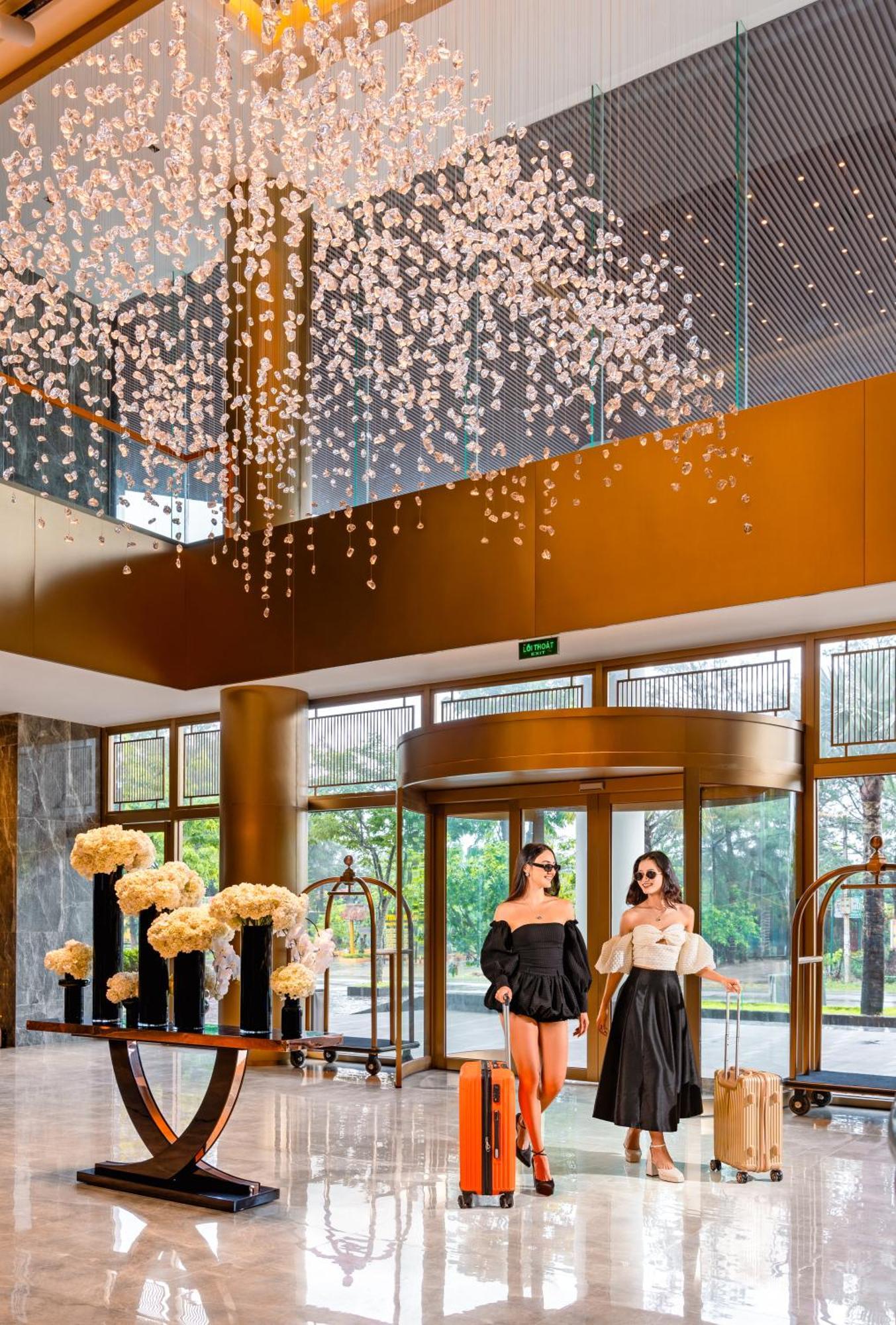 Poseido Hotel Quang Binh Донгхой Экстерьер фото